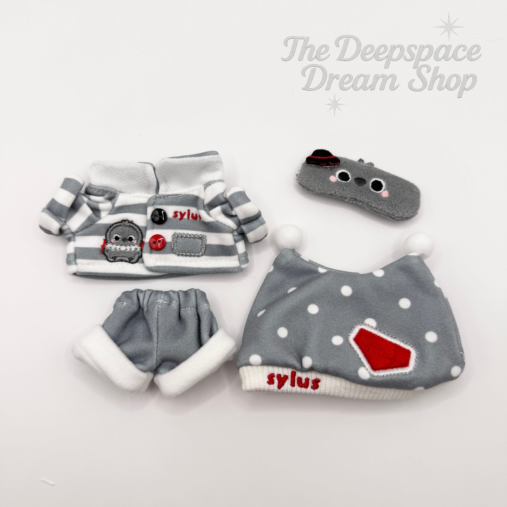 Fan-made Love and Deepspace 10 cm plushie doll wearing pajamas